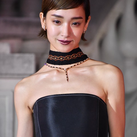 剛力彩芽、「恋は盲目って言うが気づけないもの?」と質問 画像