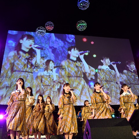 日向坂46がライブでドローンとコラボ！齊藤京子はドローンにラーメンの出前を期待！？ 画像