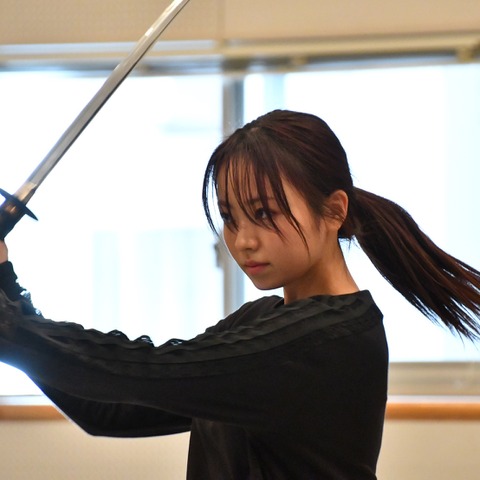 今泉佑唯がアクションシーンを披露&舞台公演に意気込み「やるしかない」 画像
