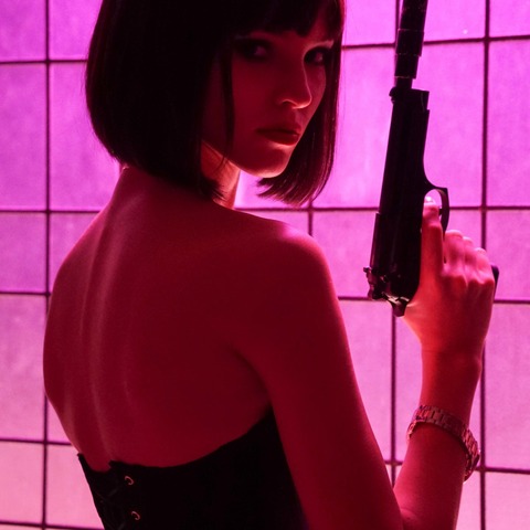スタイル抜群の美しき殺し屋アナが七変化”！ 映画『ANNA／アナ』の場面カット公開！ 画像