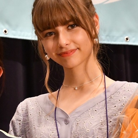 天使すぎるJKモデル・嵐莉菜、ストイックな自粛生活公開!家族も美形ぞろい 画像