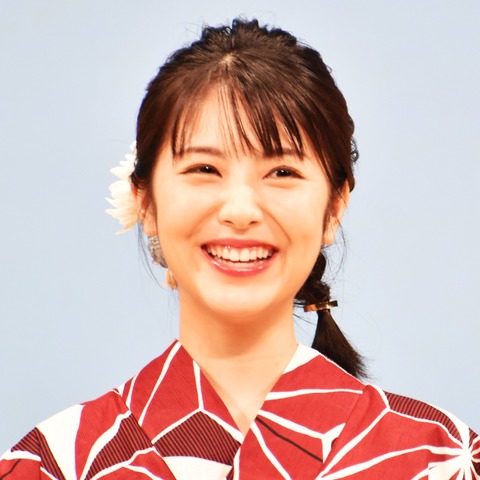 浜辺美波、好きな男性には自分からアピールするも失敗続き… 画像