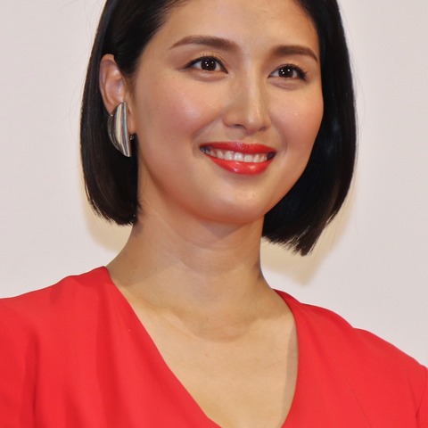 橋本マナミ、第1子出産でキャラ変に悩み 「お母さんがセクシーにしてたら……」 画像