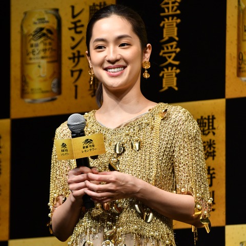 中村アン、全身ゴールドの衣装で登場!内村光良「ローマ帝国を彷彿させる!」 画像