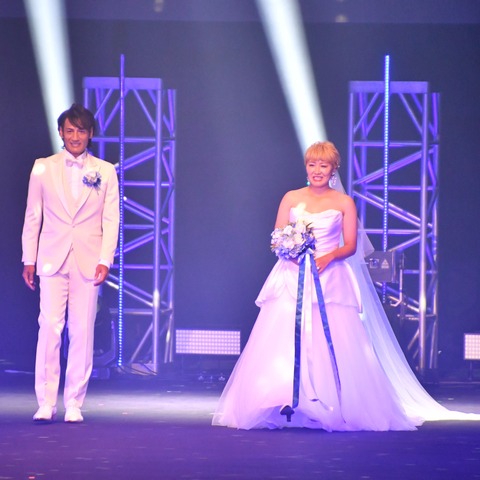 丸山桂里奈、TGCで結婚発表! 相手の元サッカー日本代表・本並健治と純白ドレス姿でランウェイ 画像
