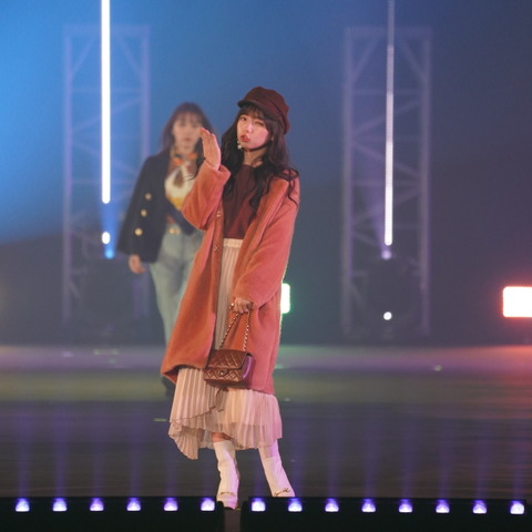 日向坂46・齊藤京子、23歳の誕生日にTGC出演……ランウェイでは投げキッス 画像