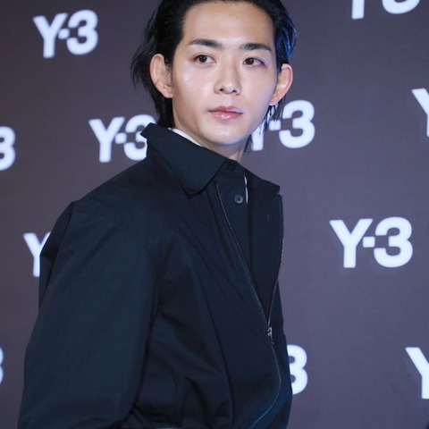 竜星涼、『パリコレ』の舞台裏を明かす 男女関係なく「すっぽんぽん」 画像