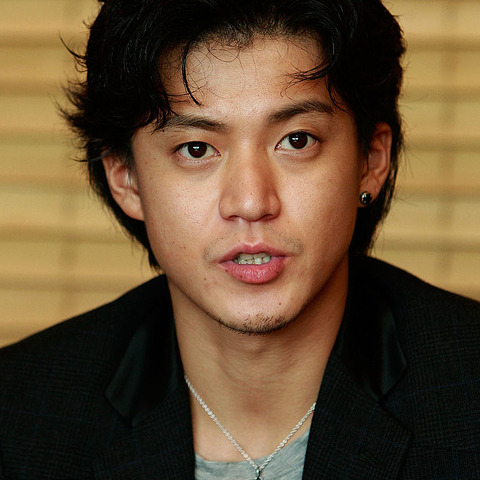 小栗旬、芸術一家に生まれる! 父はオペラの舞台監督、母はクラシックバレエの先生 画像