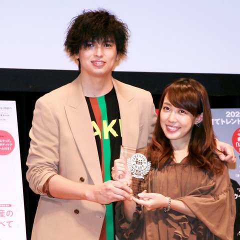 アレク、妻・川崎希と「ペアレンティングアワード」受賞に喜び！「僕は一流のヒモだからね」 画像