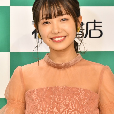 寺本莉緒、初カレンダーのお気に入りはサーフボードの水着カット 画像