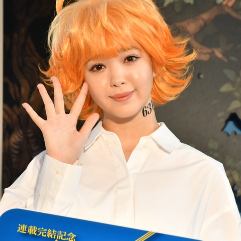 藤田ニコル、「交際は順調ですか?」の声に会釈のみ 画像