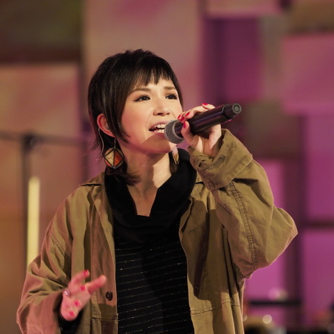 Superfly、オーケストラの生演奏で『愛をこめて花束を』熱唱!SNSで感動の声 画像