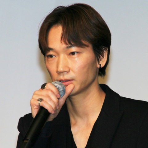 綾野剛、ランニングマシンで時速20キロ!余裕の走りにスタジオ驚愕 画像