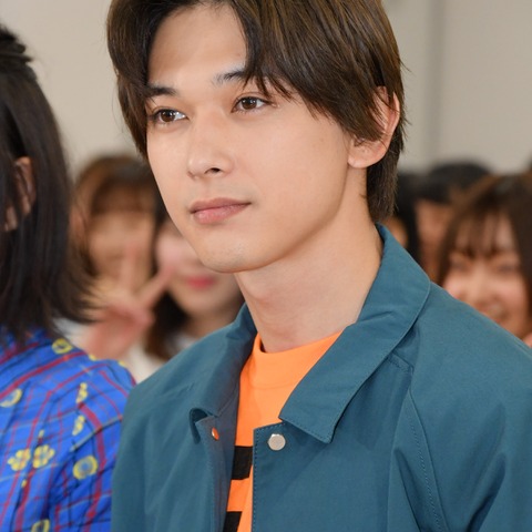 吉沢亮&小林優仁、大河ドラマ『青天を衝け』“W栄一”の2ショット写真にネット歓喜 画像