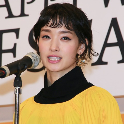 剛力彩芽「HAPPY WOMAN AWARD」受賞に歓喜 画像