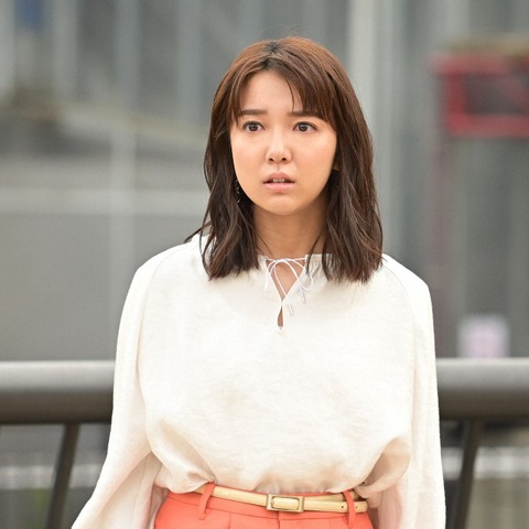 『ボス恋』最終回、伝説の「充電ハグ」&ラストは「抱き上げキス」!上白石萌音がSNSで直筆メッセージ 画像