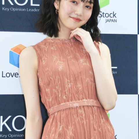 松川菜々花がファッションディレクターに就任!「すごく可愛いのでデートに着てほしい!」 画像