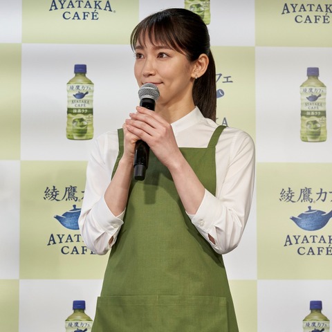 吉岡里帆がエプロン姿で“バリスタ見習い”! 苦手なお菓子作りも克服? 画像