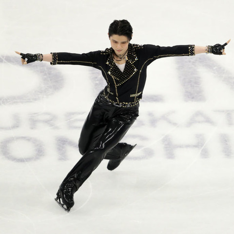 羽生結弦、『世界フィギュア』SPで首位発進!初出場の鍵山優真も大躍進 画像