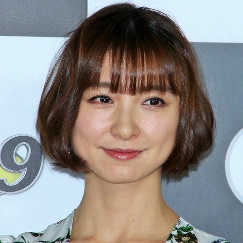 篠田麻里子、娘とのお昼寝シーンに反響「微笑ましい」 画像