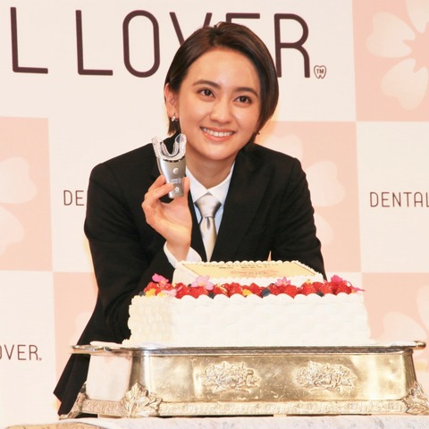 岡田結実、“男装姿”で21歳の誕生日!「瀬戸利樹さんにそっくりと言われて嬉しい!」 画像