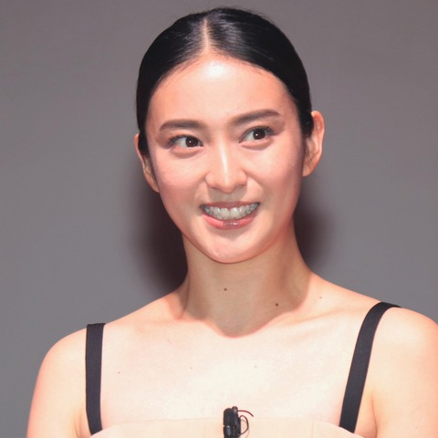 武井咲、結婚後の趣味は夫・TAKAHIROとバス釣り 画像