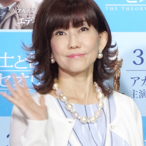 松本伊代、夫ヒロミとラブラブ加速!玄関先で「行ってきますの社交ダンス」 画像
