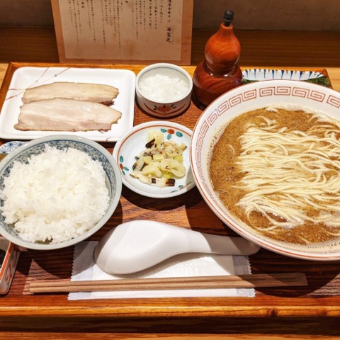 新ジャンルの“焼魚系ラーメン”「炭火焼濃厚中華そば 海富道」を実食レポ! 画像