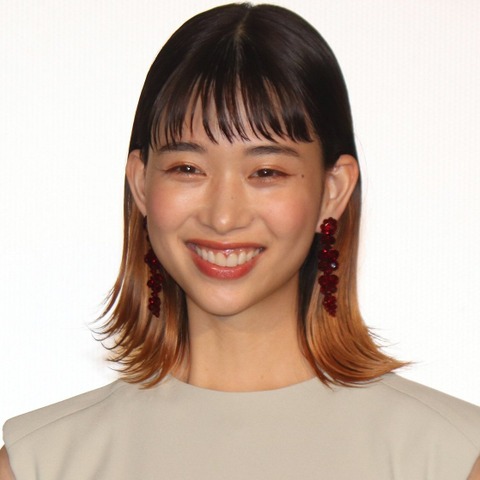 森川葵、超絶難度のサイコロ技を成功させネット驚愕!「才能のバケモノ」「令和のマチャアキ」 画像
