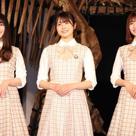 日向坂46の潮・丹生・松田が恐竜科学博で大興奮! 小坂菜緒のピンチヒッター 画像