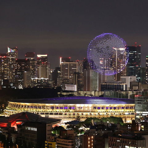 東京五輪の夜空にドローン1824台!エンブレムや地球に変身!ネット驚き「めっちゃすごい」 画像