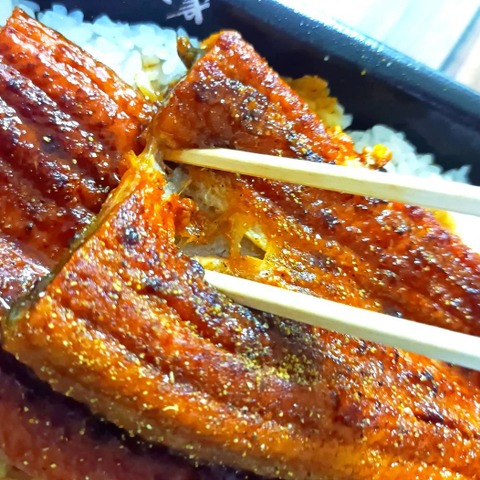 土用丑の日に! 牛丼チェーン「吉野家」「松屋」「すき家」の豪華「うな丼」を食べ比べ! 画像
