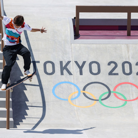 堀米雄斗、新競技スケボーで初の金メダル!ネット大興奮!好敵手ナイジャとのハグに感動 画像