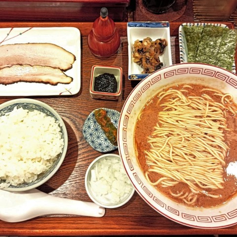 「栗」&「秋刀魚」味の斬新なラーメンが登場!「炭火焼濃厚中華そば 奥倫道」実食レポ! 画像