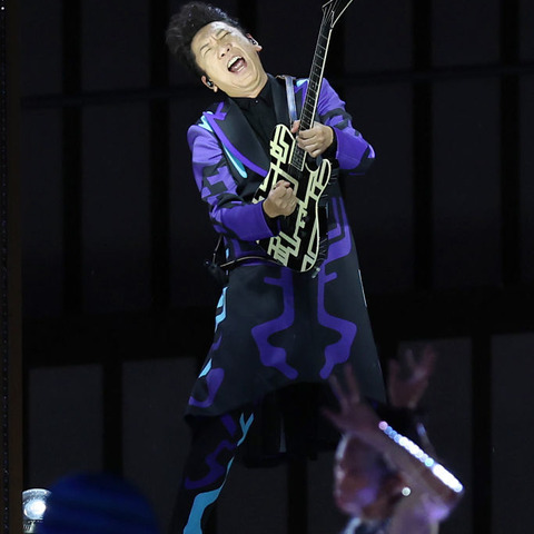 布袋寅泰、パラ開会式に登場!デコトラからド派手演奏 ネット衝撃… 画像