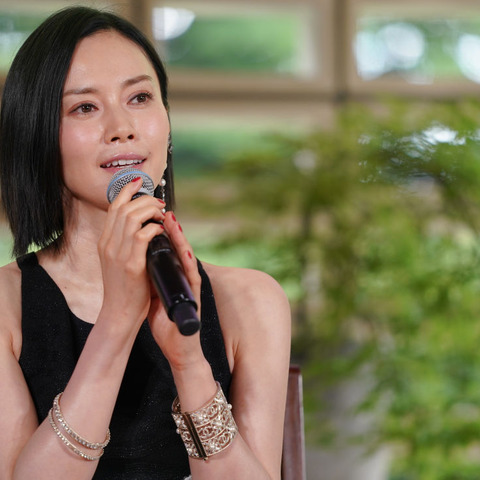中谷美紀、生活拠点・オーストリアの“裸体主義”に衝撃…全裸でバドミントン! 画像