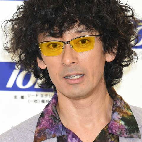 滝藤賢一、スナックのママ役を演じるときは自宅でも女性らしく… 画像