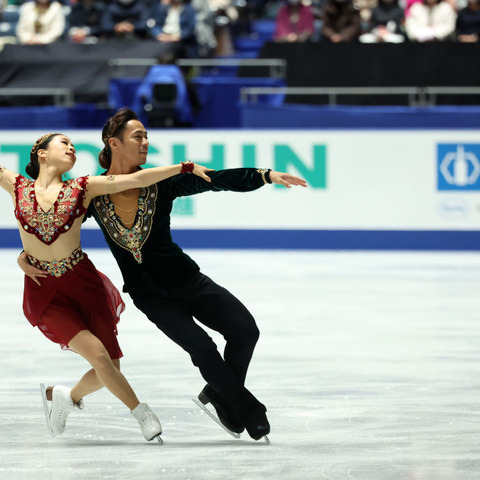 高橋大輔と村元哉中ペア、日本歴代最高得点で6位!「次につなげたい」 画像