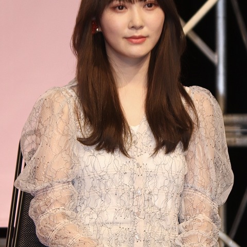 加藤史帆、抜いた親知らずをクリスマスツリーに飾る写真が流出!? 画像