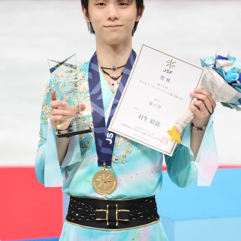 羽生結弦、4回転アクセル両足着氷も320点超え!圧巻のVで五輪内定! 画像