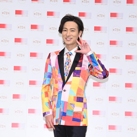 【NHK紅白】山内惠介、楽曲「有楽町で逢いましょう」の衣装は「有楽町のネオンを表現!光らないわけがない」 画像