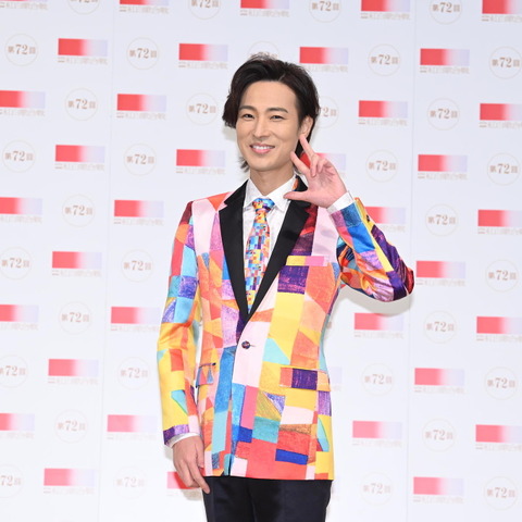 【NHK紅白】山内惠介、楽曲「有楽町で逢いましょう」の衣装は「有楽町のネオンを表現！光らないわけがない」 画像