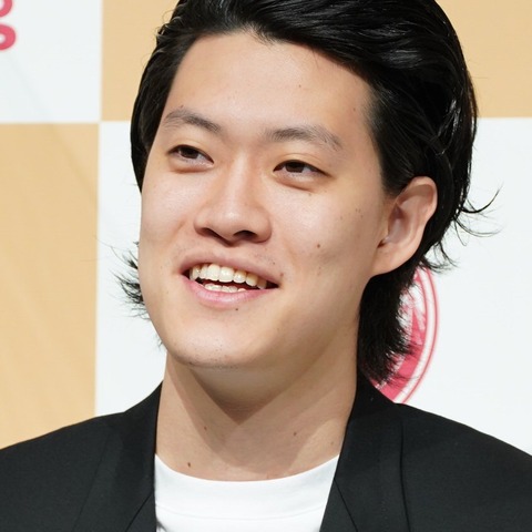 霜降り明星・粗品、YouTubeで突然の結婚報告!が、2分前 元V6・坂本に先越される!? 画像