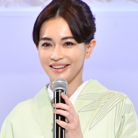 長谷川京子、さんまから離婚について「悩まれたでしょ?」と追及され苦笑い「ふふっ、そうですね」 画像