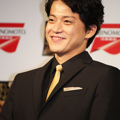 小栗旬、NHKでまさかの自己紹介「おばたのお兄さんです。まーきのっ」 ハリセン春菜も驚き「まさか…」 画像