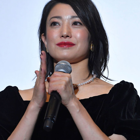 菅野美穂、夫婦生活語る 堺雅人にいつもおねだり「一口ちょうだい」 画像