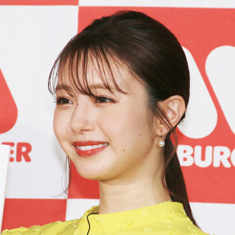 市川美織、黄色の衣装で“レモン愛”をアピール!「2022年、“初レモン仕事”で嬉しい」 画像