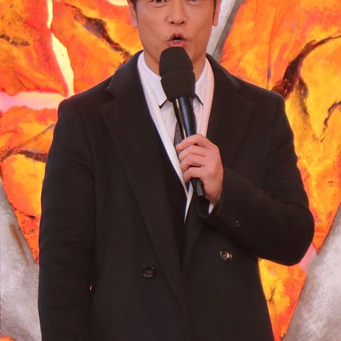陣内智則、収録中に倒れるも人気姉妹に看病され極楽気分! 画像