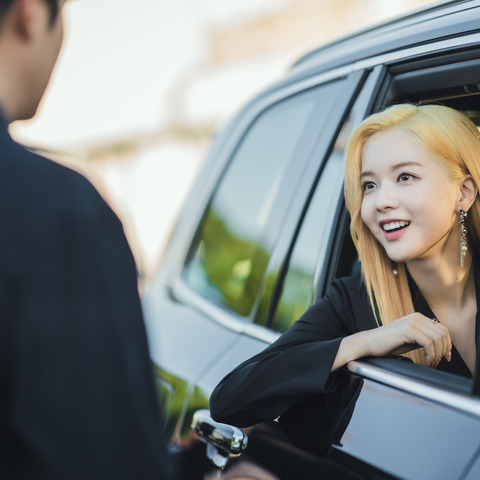 「衝撃の可愛さ!」と話題の金髪美女・NJの役割とは⁈……韓国ドラマ『その年、私たちは』レビュー 画像