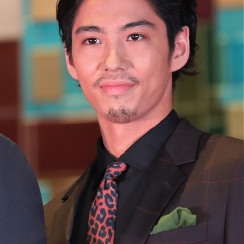 賀来賢人、大学デビューに失敗した暗黒期「完全に独りになった」 画像